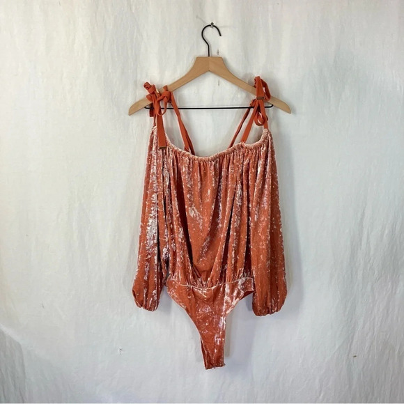 HAH x Free People Beg 2 Differ Crushed Velvet Bodysuit - Picture 2 of 8